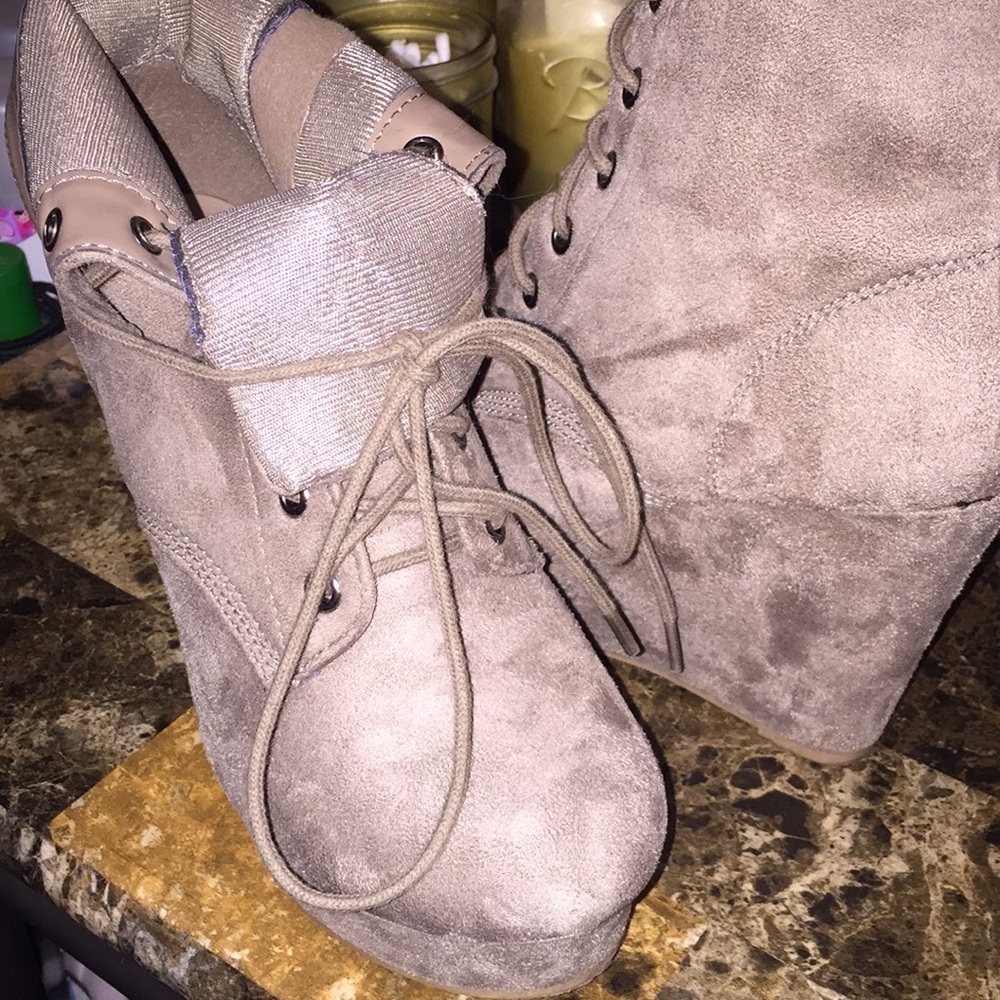 Wedge boots
